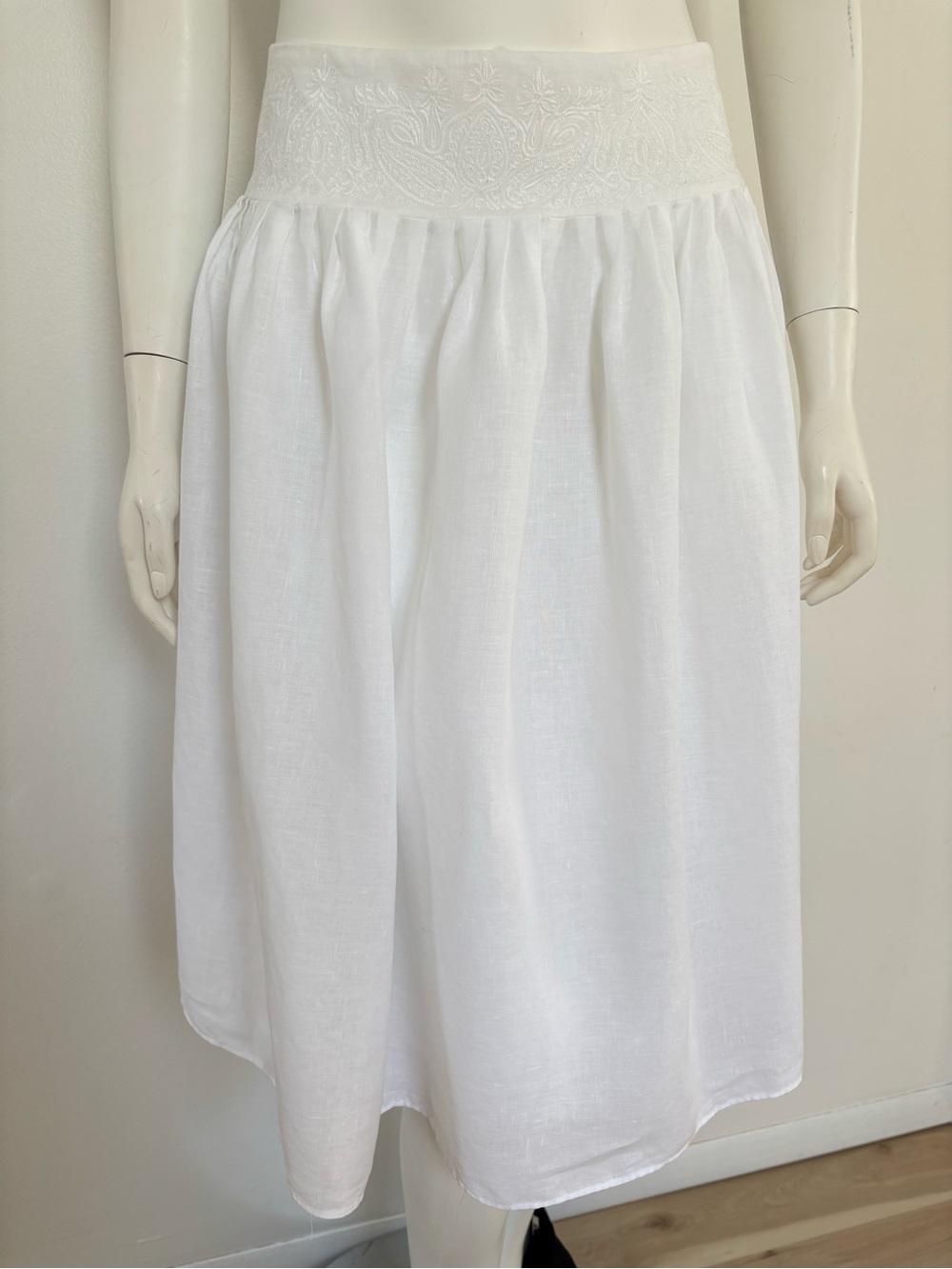 Ralph Lauren 100% Linen White Embroidered Waist Midi Skirt
